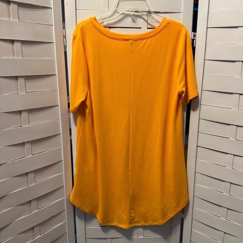 Zenana Basic V-Neck Tee - Picture 3 of 5